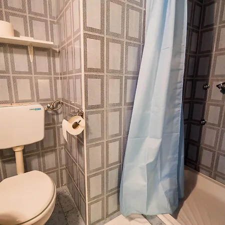 Konukevi Hisa Resje 3*