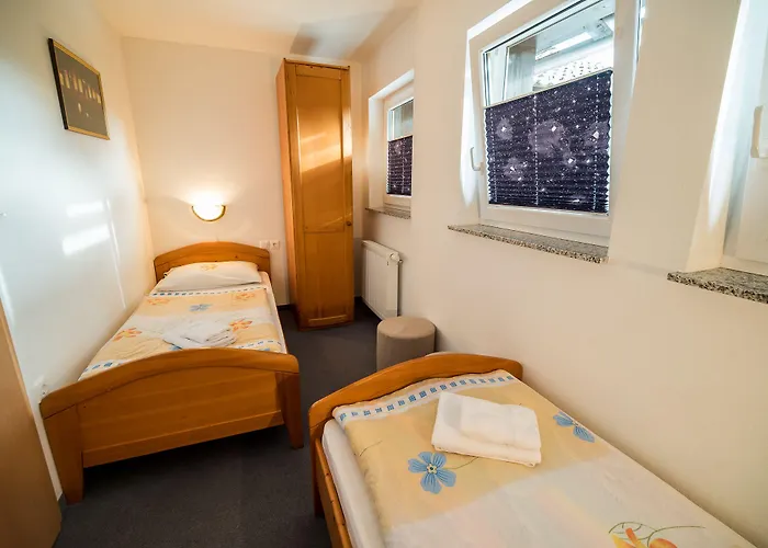 Hisa Resje בוהין