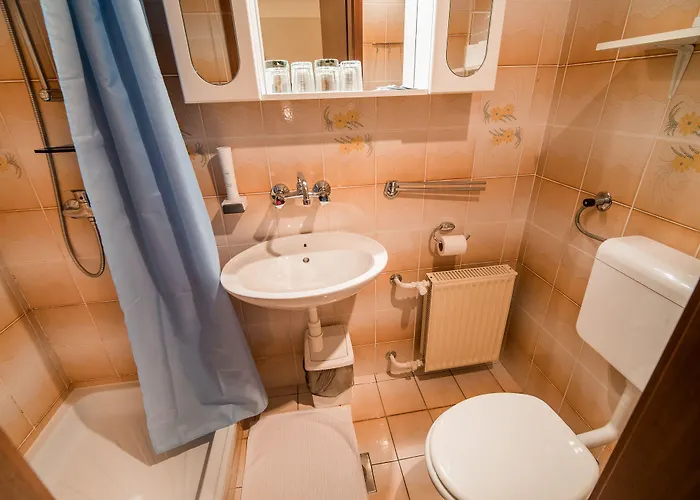 Hisa Resje Πανσιόν 3*