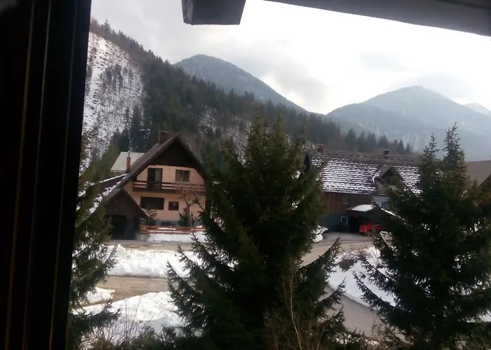 Hisa Resje בית הארחה 3*